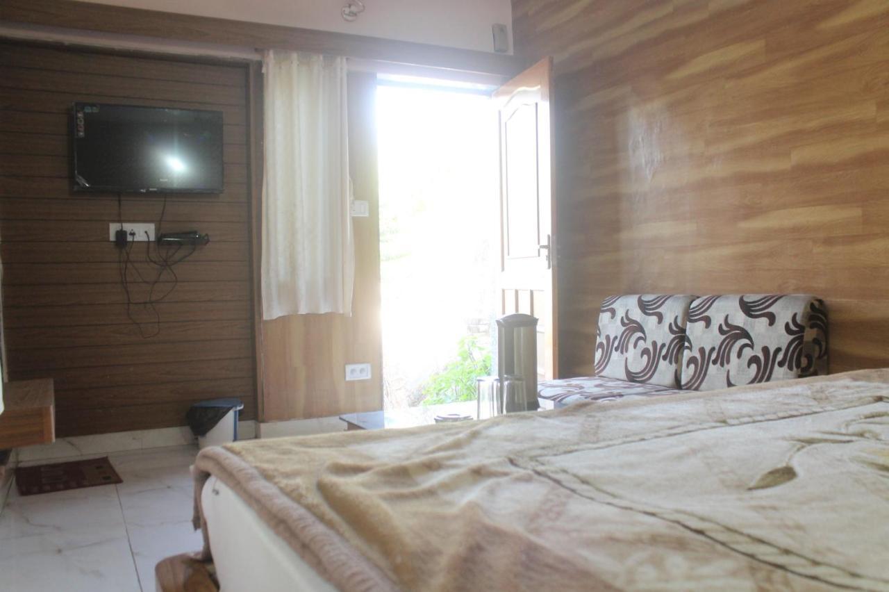 Cozy Room On Neelkanth Road เมาท์อาบู ภายนอก รูปภาพ