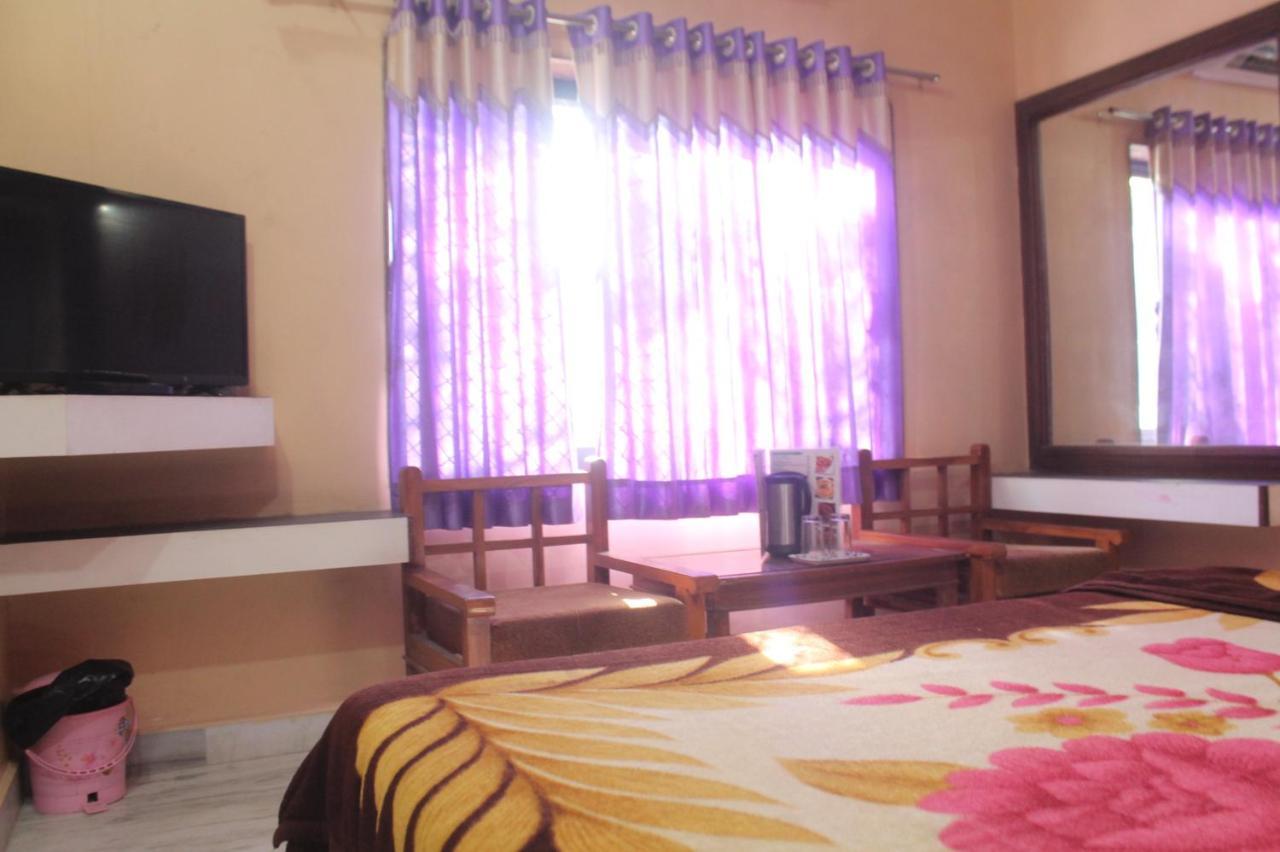 Cozy Room On Neelkanth Road เมาท์อาบู ภายนอก รูปภาพ