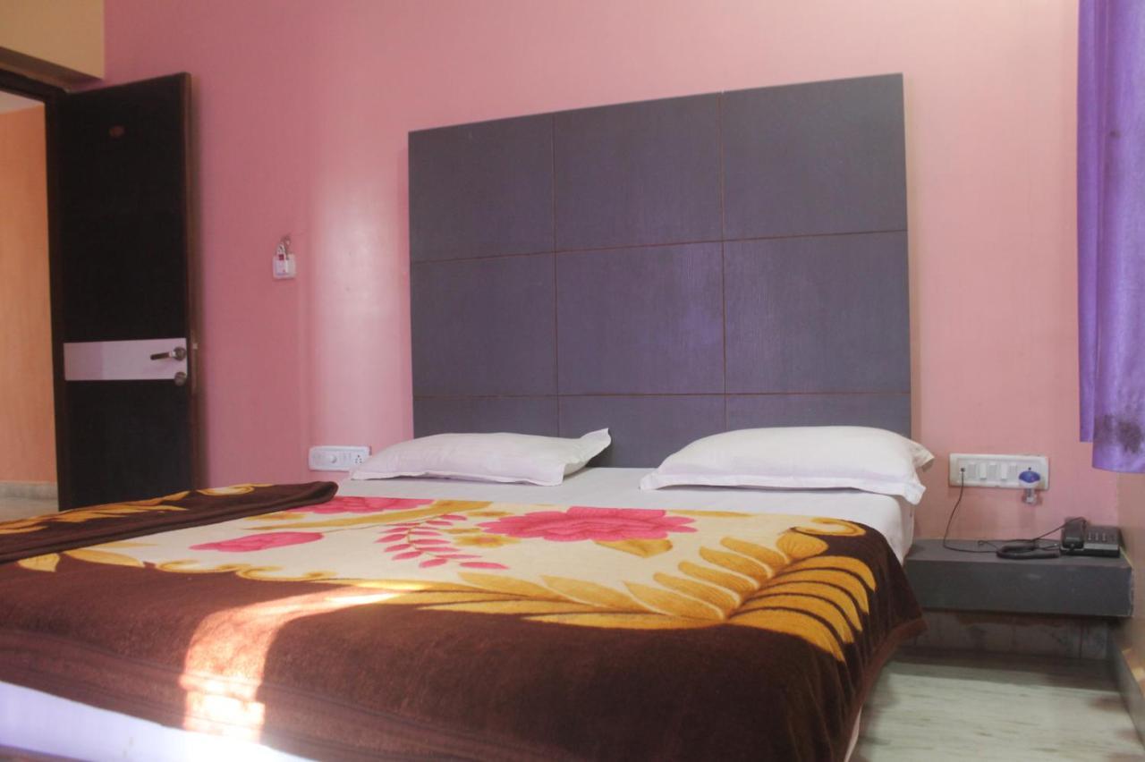 Cozy Room On Neelkanth Road เมาท์อาบู ภายนอก รูปภาพ